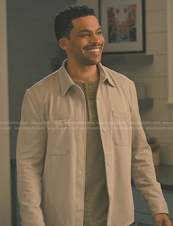 Alexander’s beige shirt on Sweet Magnolias