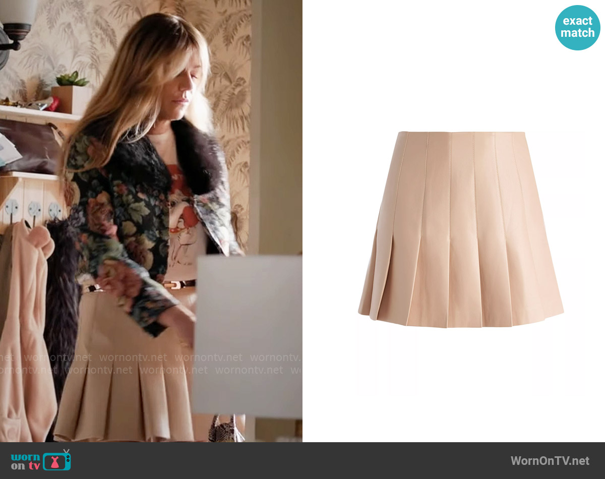 Alice + Olivia Carter Skirt in Almond worn by Morgan Gillory (Kaitlin Olson) on High Potential