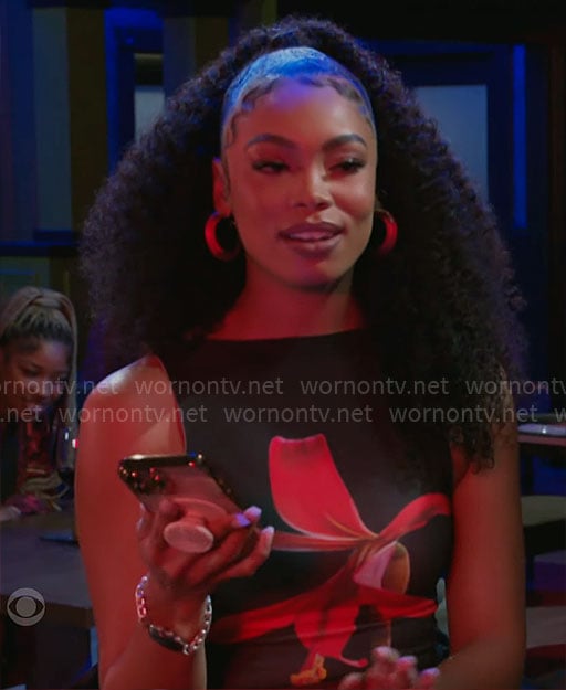 Chelsea’s black flower graphic tank top on Beyond the Gates
