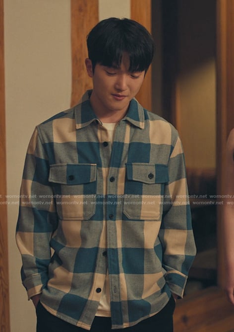 Dae’s blue check shirt on XO Kitty