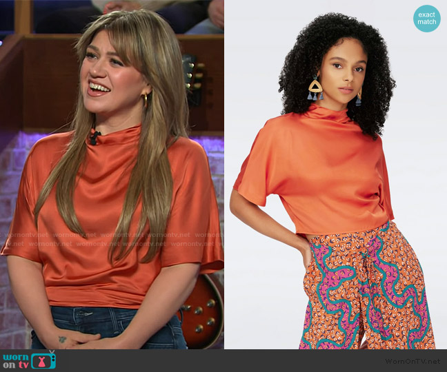 Diane von Furstenberg Olympia Top in Orange Rust worn by Kelly Clarkson on The Kelly Clarkson Show