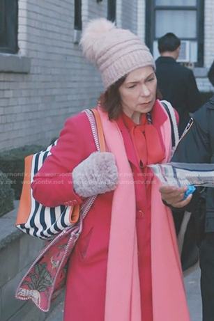 Elsbeth’s pink print bag on Elsbeth
