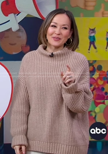 Eva’s beige oversized knit sweater on Good Morning America