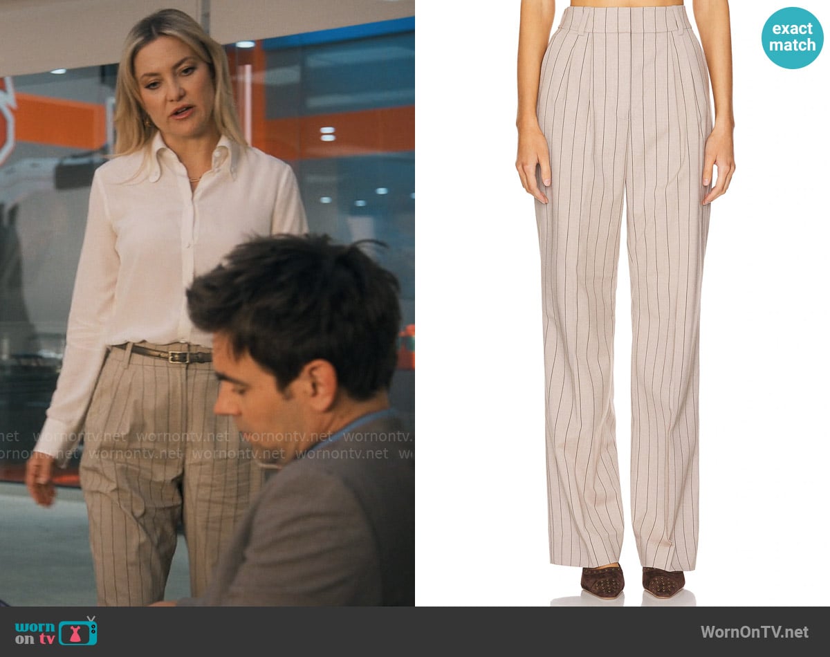 Favorite Daughter The Dream Favorite Pant in Natural Pinstripe worn by Isla Gordon (Kate Hudson) on Running Point