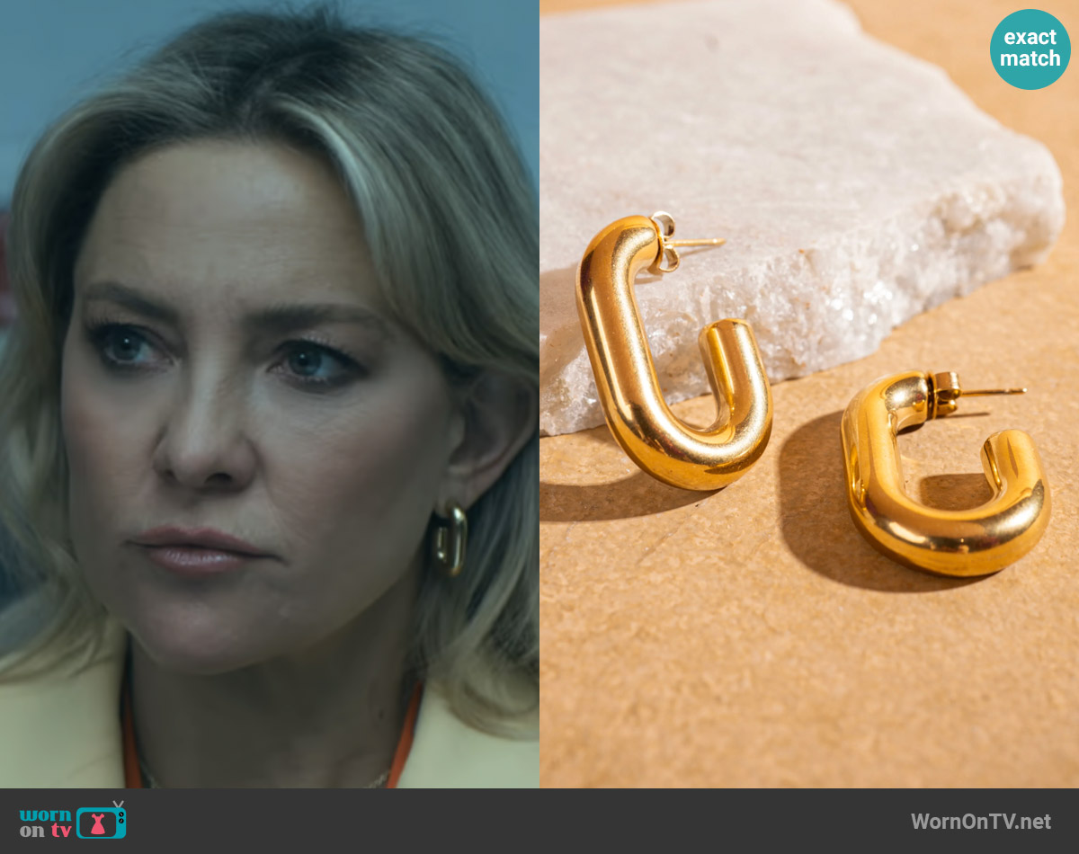 Hyperbole Accessories Chunky Gold Hoops worn by Isla Gordon (Kate Hudson) on Running Point
