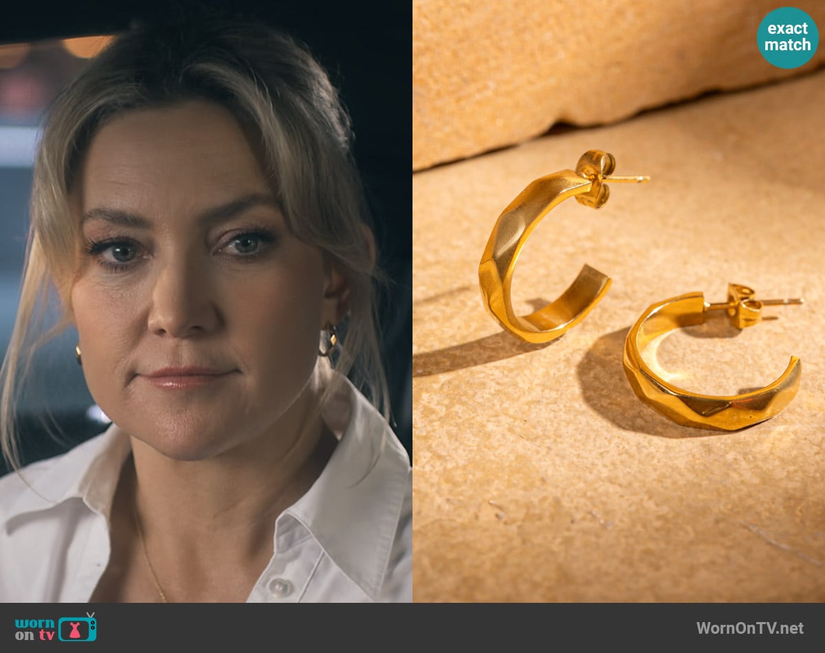 Hyperbole Accessories Faceted Gold Hoops worn by Isla Gordon (Kate Hudson) on Running Point