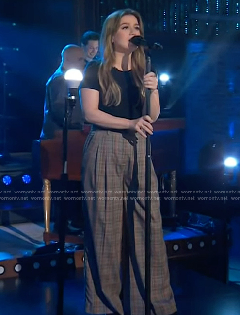 Kelly’s plaid pants on The Kelly Clarkson Show