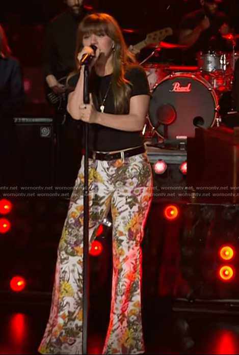 Kelly’s floral print jeans on The Kelly Clarkson Show