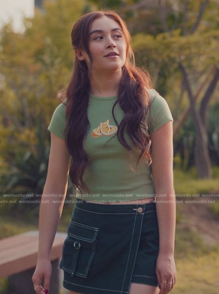 Kitty’s green lemon print tee and mini skirt on XO Kitty