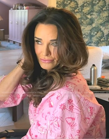 Kyle’s pink print robe on The Real Housewives of Beverly Hills
