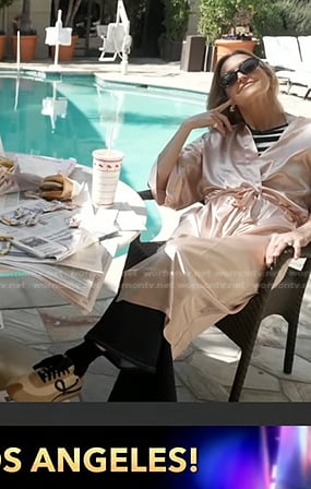 Lara’s beige sneakers on Good Morning America