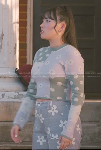 Lily’s colorblock sweater and floral jeans on Sweet Magnolias