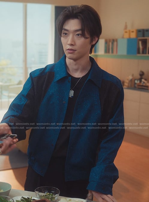 Min Ho’s blue colorblock track jacket on XO Kitty