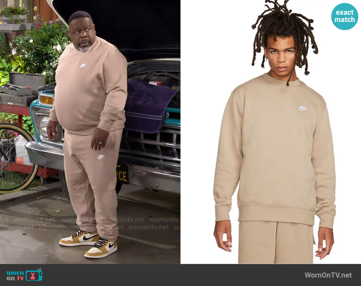 Nike Sportswear Club Fleece worn by Calvin (Cedric The Entertainer) on The Neighborhood