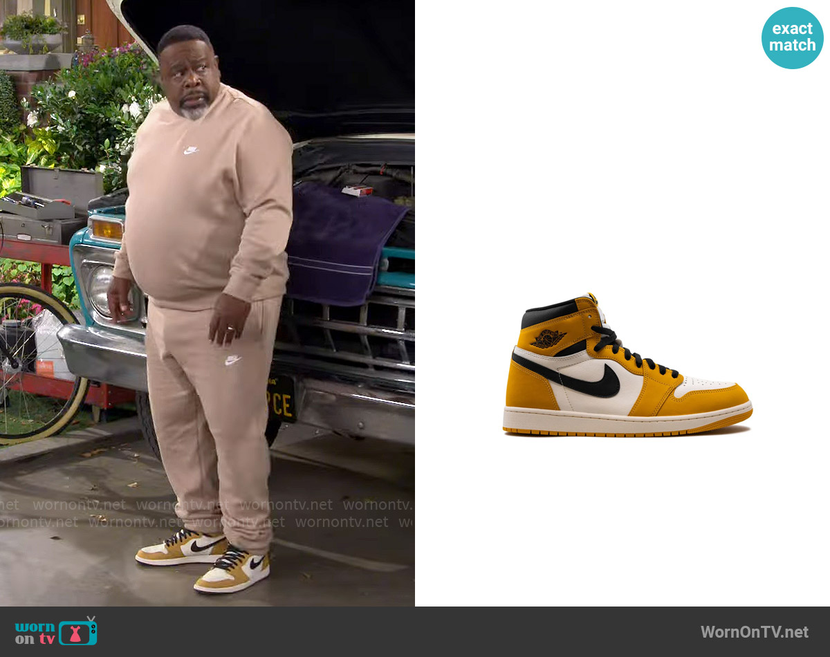 Jordan Air Jordan 1 Retro High OG Sneakers in Yellow Ochre worn by Calvin (Cedric The Entertainer) on The Neighborhood