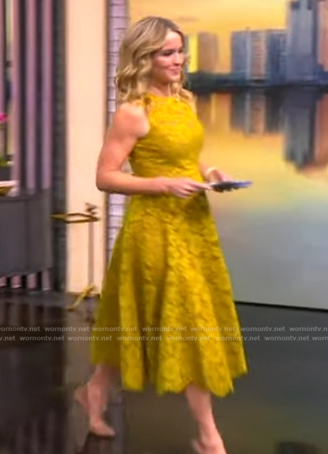 Sara’s yellow floral lace dress on The View