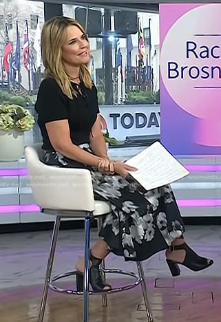 Savannah’s black open toe leather sandals on Today