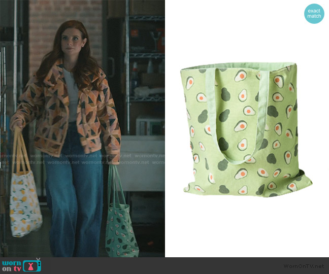 Spring Park Avocado Print Tote Bag worn by Maddie Townsend (JoAnna Garcia Swisher) on Sweet Magnolias