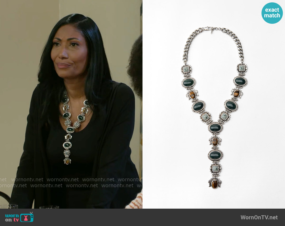 Zara Resin Stone Cowboy Necklace worn by Dana 'Leslie' Thomas (Trisha Mann-Grant) on Beyond the Gates