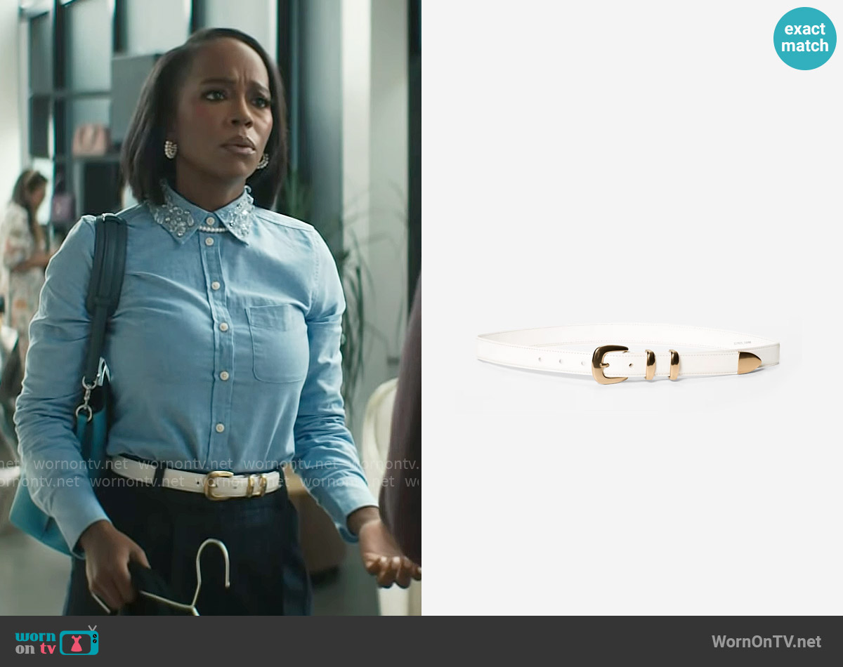 Aritzia Legendary Solid Brass Leather Belt in Light Birch / Gold worn by Catherine (Aja Naomi King) on Grosse Pointe Garden Society