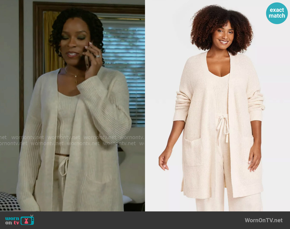 Auden Sweater Robe in Oatmeal worn by Naomi Hamilton Hawthorne (Arielle Prepetit) on Beyond the Gates