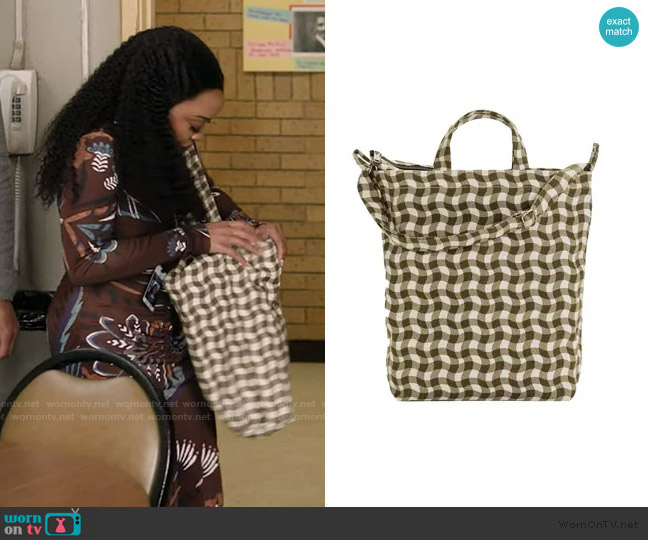 Baggu Zip Duck Twill Tote Bag worn by Janine Teagues (Quinta Brunson) on Abbott Elementary