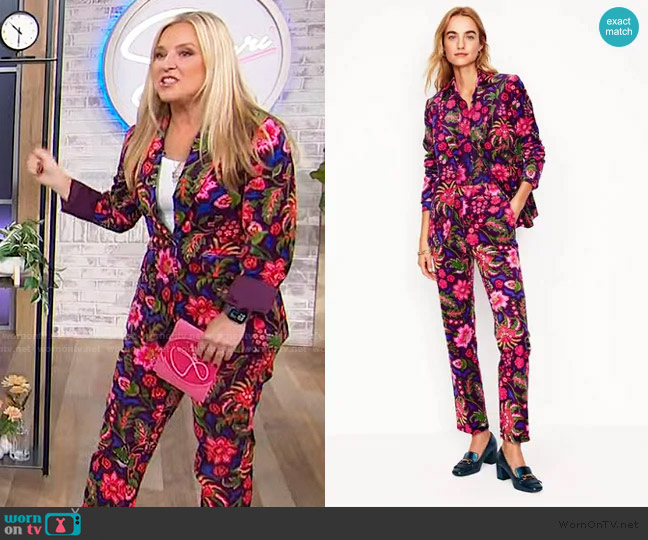 Boden Marylebone Velvet Blazer in Blossom Flourish worn by Jennifer Jolly on Sherri