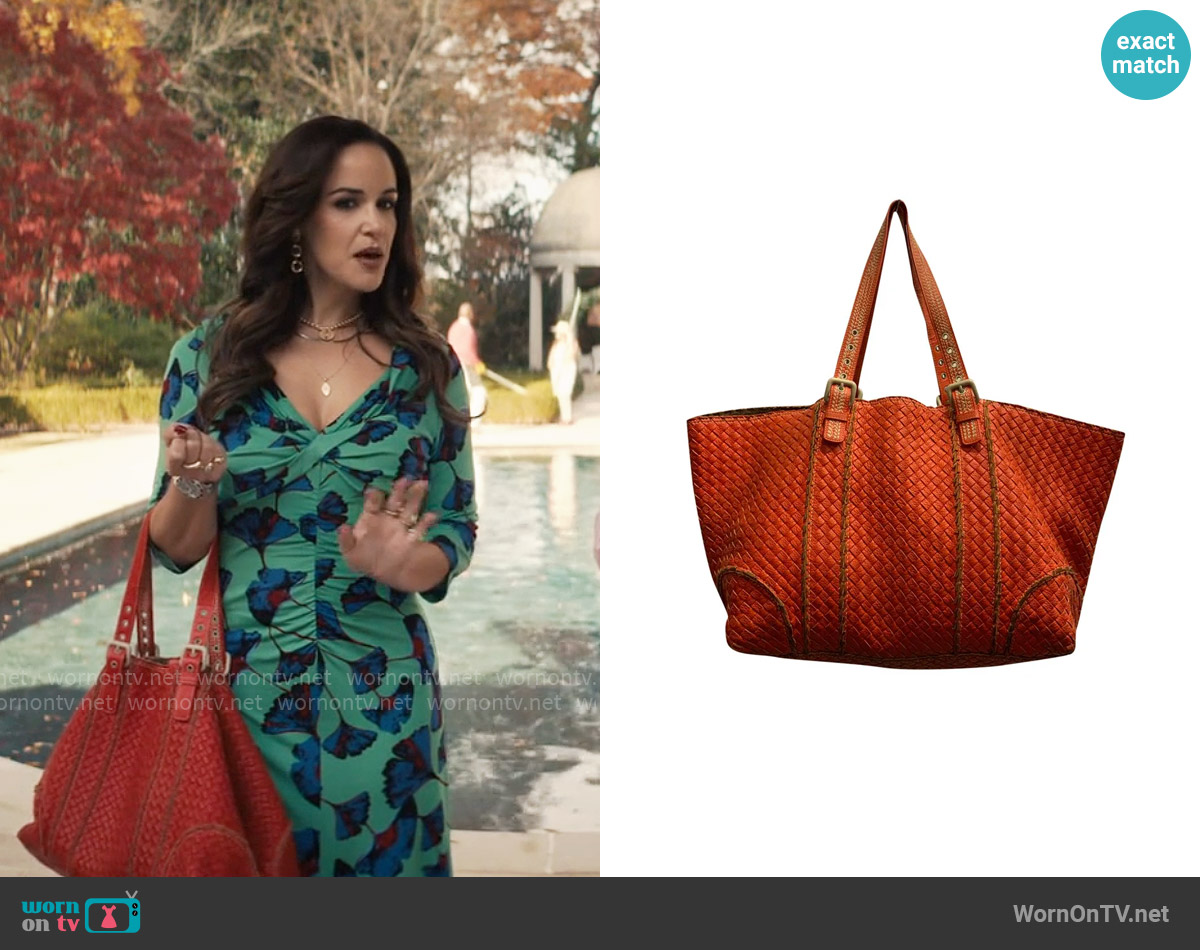 Bottega Veneta Cabat leather handbag worn by Birdie (Melissa Fumero) on Grosse Pointe Garden Society