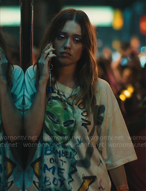 Chelsea’s alien Full Moon graphic t-shirt on The White Lotus