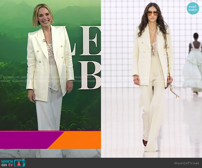 Chloe High-rise Flared Pants in wool grain de poudre worn by Leslie Bibb on Today
