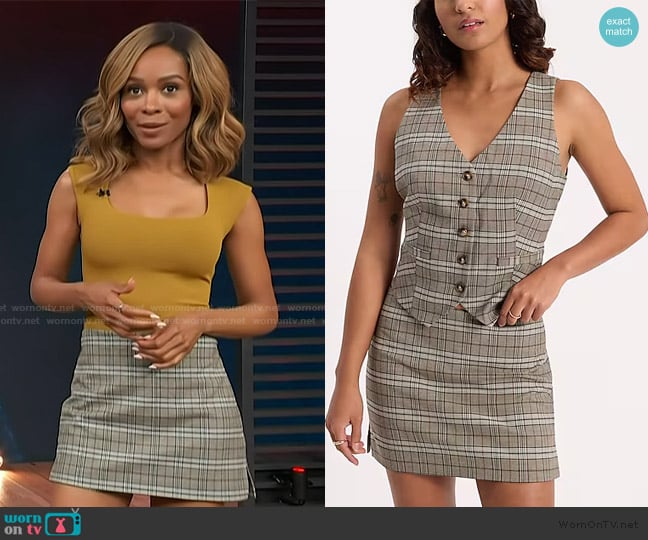 Express Editor Plaid Super High Waisted Mini Skort worn by Zuri Hall on Access Hollywood