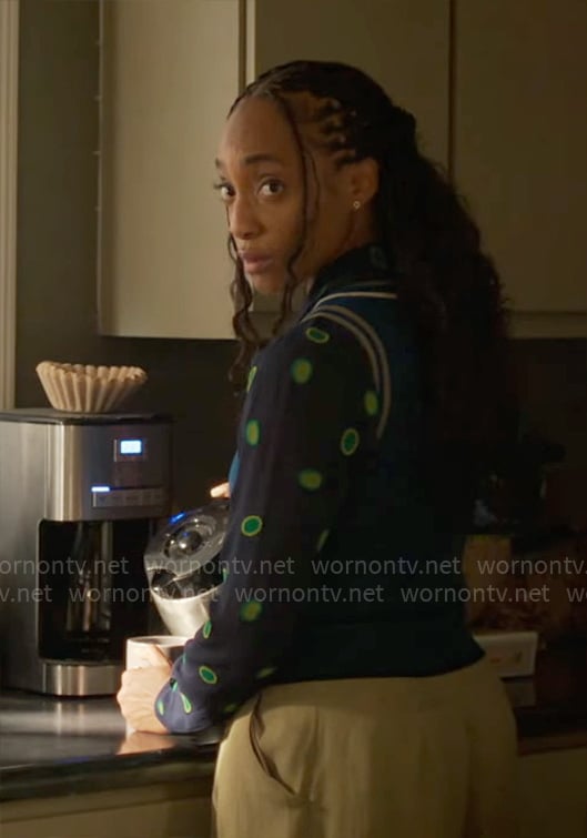 Faith’s navy shirt with green spots on Will Trent