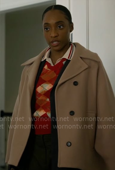 Faith’s oversized camel coat on Will Trent
