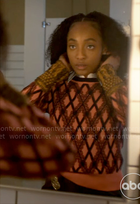 Faith’s pink floral checked sweater on Will Trent