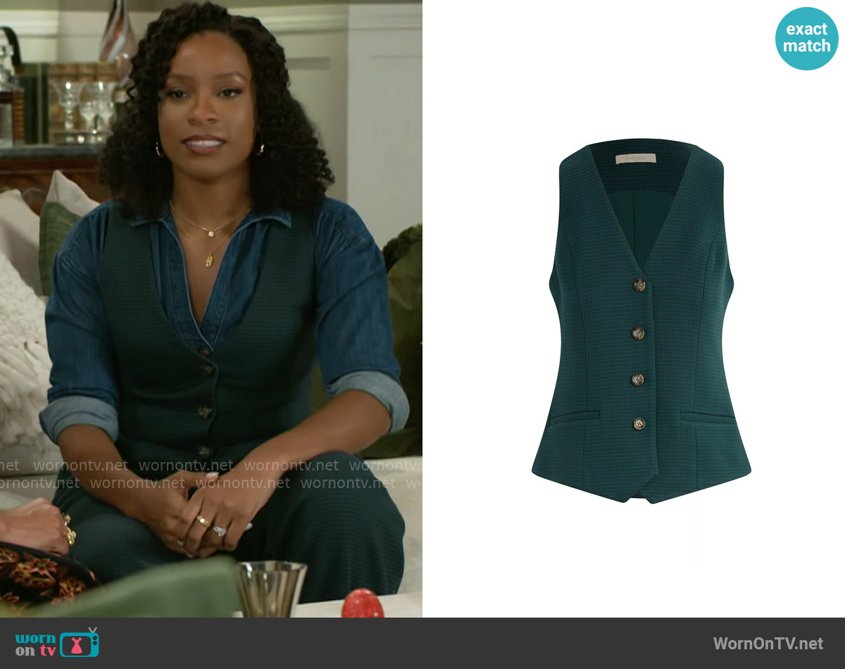 Favorite Daughter The Jones Vest in Juniper Houndstooth worn by Naomi Hamilton Hawthorne (Arielle Prepetit) on Beyond the Gates