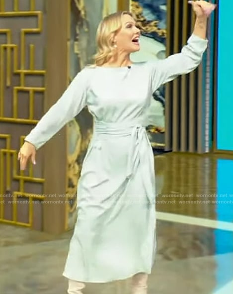 Jennie Garth’s mint belted dress on Tamron Hall Show