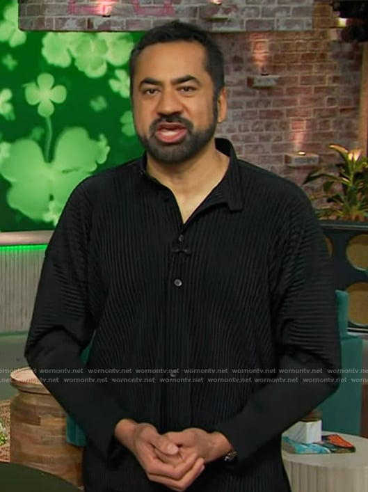 Kal Penn’s black striped shirt on The Kelly Clarkson Show