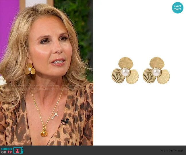Liv Bella Vita Magnolia Pearl Shell Flower Earrings worn by Elisabeth Hasselbeck on Sherri