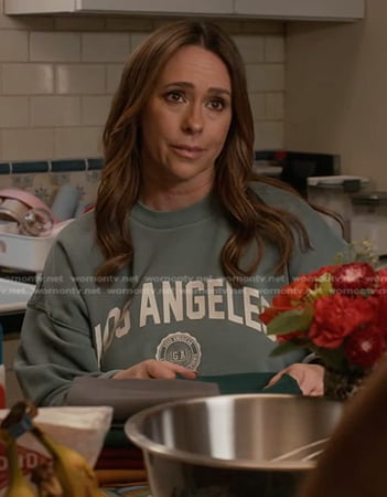 Maddie’s green Los Angeles print sweatshirt on 9-1-1