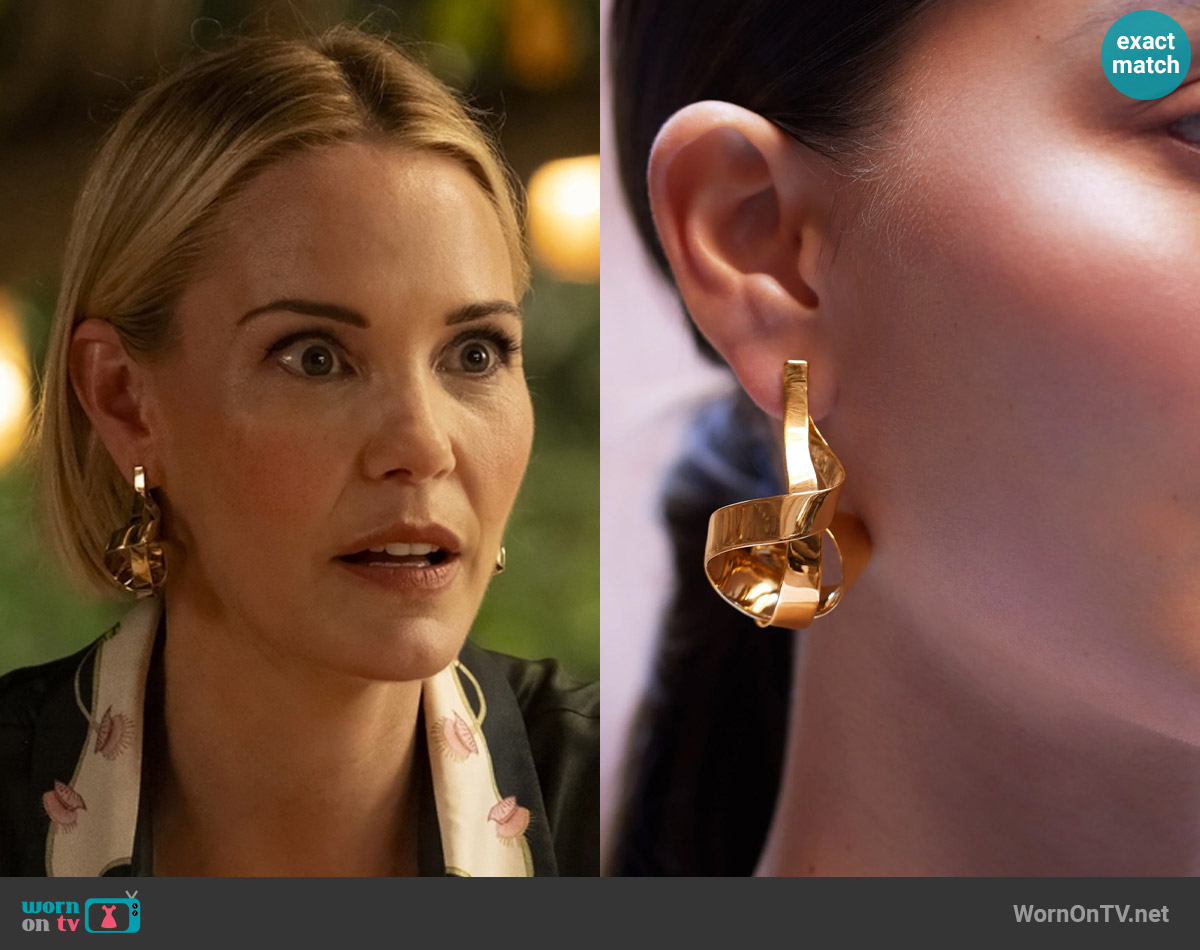 Polene Éole Spiral Earrings worn by Kate (Leslie Bibb) on The White Lotus