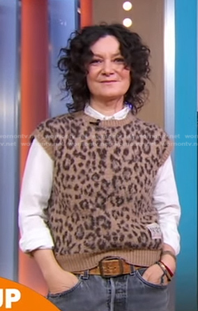 Sara Gilbert’s leopard knit vest on Good Morning America