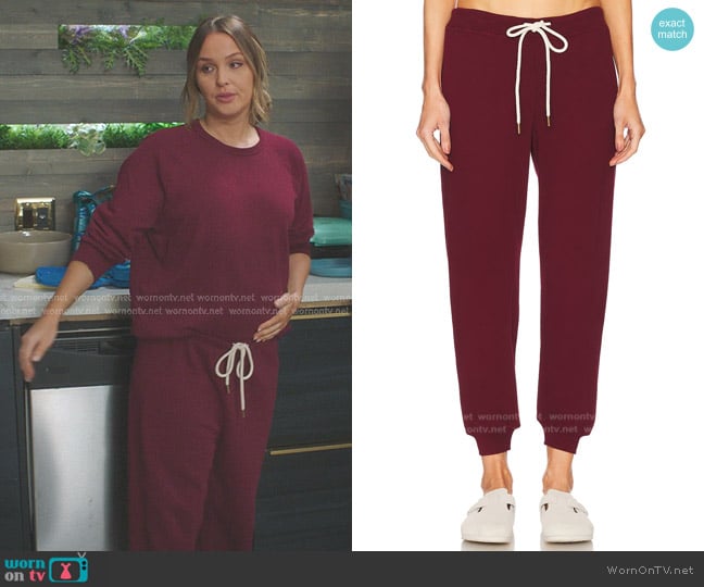 The Great The Cropped Sweatpant in Plum worn by Jo Wilson (Camilla Luddington) on Greys Anatomy