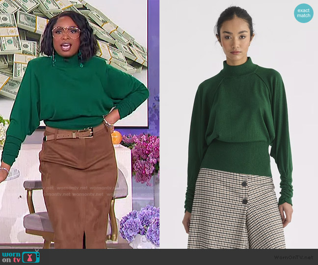 Paisie Mock Neck Batwing Jumper With Ruched Cuffs In Green worn by Jennifer Hudson on The Jennifer Hudson Show