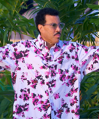 Lionel Richie’s oversized floral shirt on American Idol