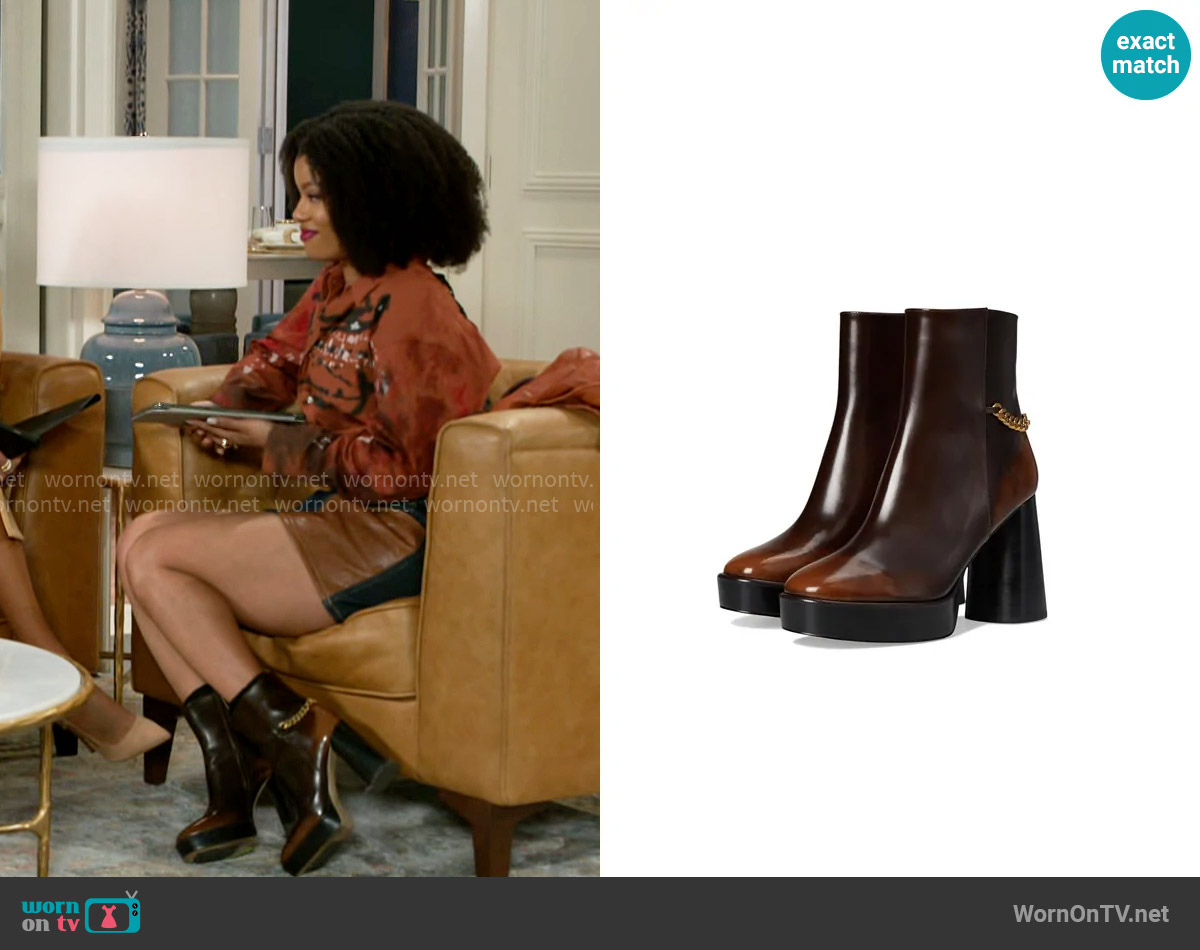 Michael Kors Carlisle Boot in Luggage worn by Eva Thomas (Ambyr Michelle) on Beyond the Gates