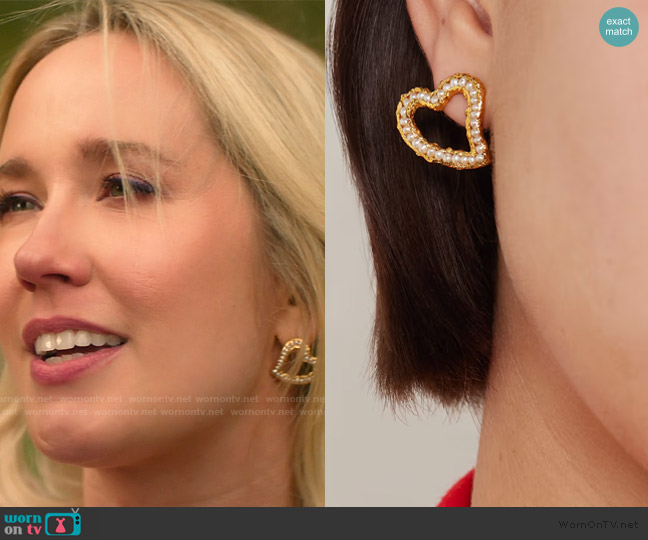 Pacharee Valentine gold-plated pearl earrings worn by Maddie Lockwood (Anna Camp) on You