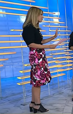 Savannah’s black open toe leather sandals on Today