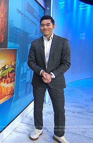 Brian Cheung’s white stripe sneakers on Today