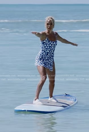 Carrie’s blue geometric swimsuit on American Idol