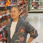 Danny Seo’s island print cardigan on The Drew Barrymore Show